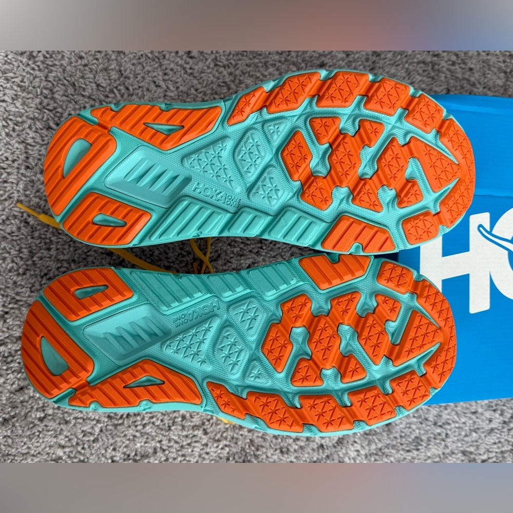 HOKA Arahi 7 - Men’s 9.5 D - white with bright accents, yellow insoles - Picture 5 of 10